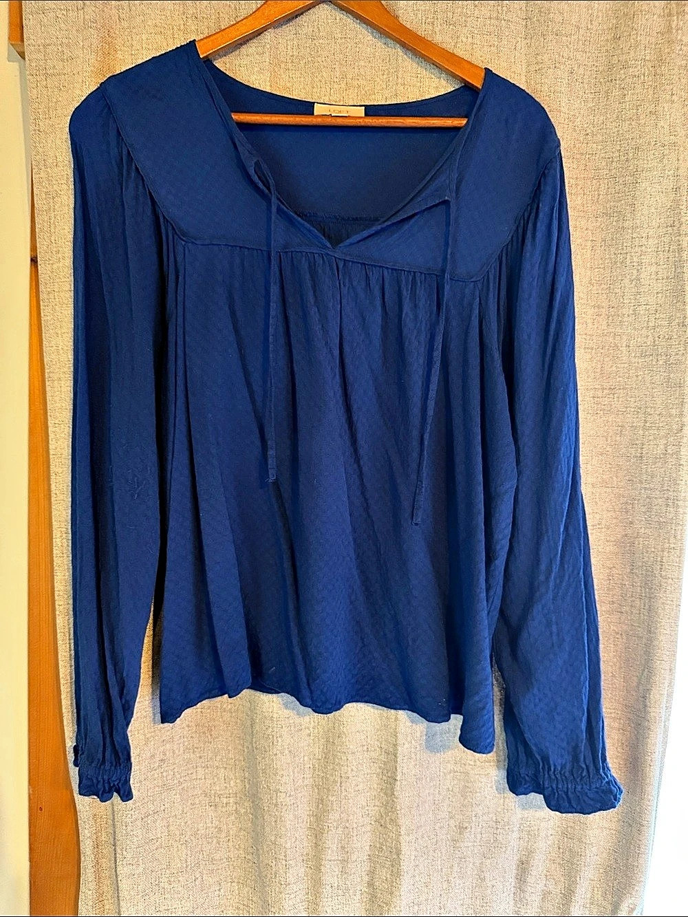 LOFT Textured Long Sleeve Blouse in Blue Size Large in good condition